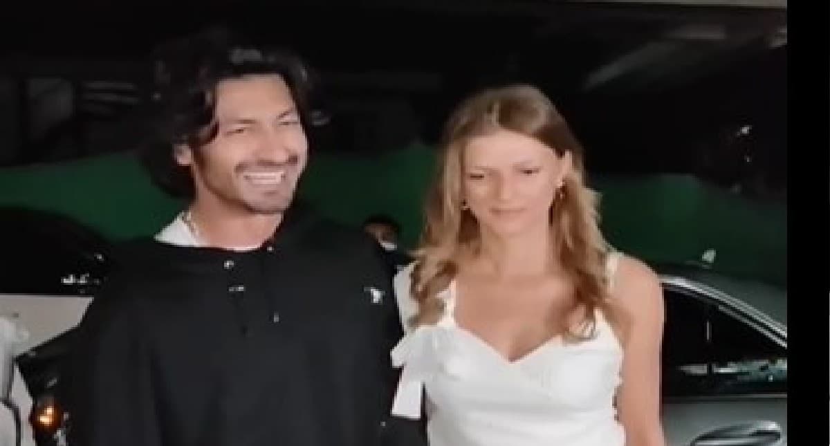 विद्युत जामवाल के अतरंगी कपड़ों का यूजर्स ने सोशल मीडिया पर बनाया मजाक, बोले- ये क्या पहना है?