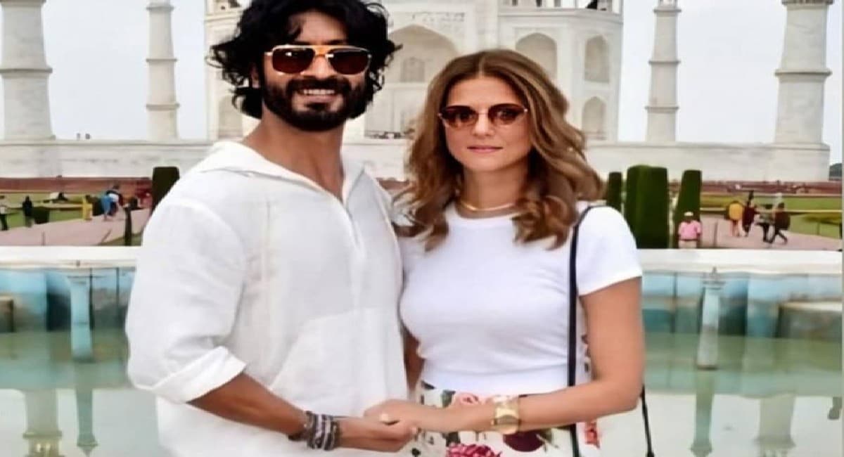 विद्युत जामवाल ने फैशन डिजाइनर नंदिता महतानी से कर ली सगाई? तसवीर देखकर सोशल मीडिया पर हो रही चर्चा