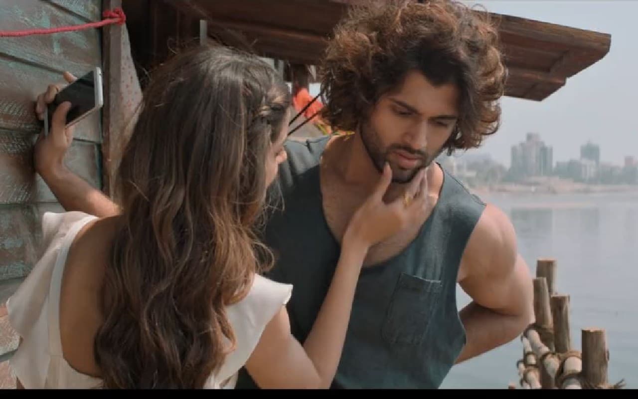 Aafat Song Promo: विजय देवरकोंडा और अनन्या पांडे की दिखी क्यूट केमिस्ट्री, आफत सॉन्ग का प्रोमो रिलीज