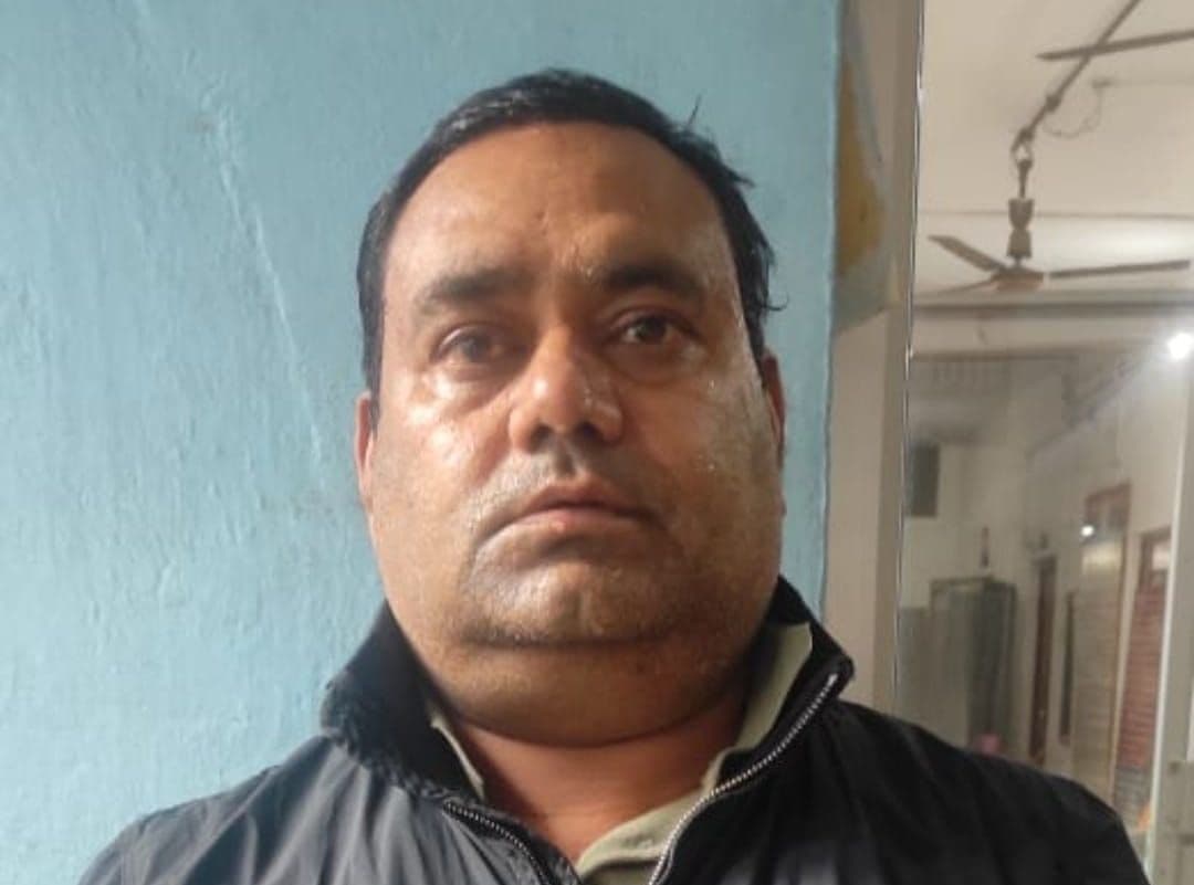 चुनावी साल में 'बाहुबली' विधायक विजय मिश्रा की बढ़ी मुश्किलें, भदोही पुलिस ने भतीजे को किया गिरफ्तार