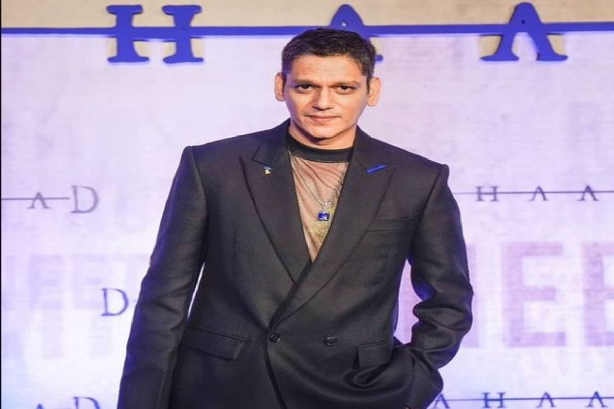 विजय वर्मा ने पहन ली मेटल की साड़ी, बालों का रंग कर दिया ब्लू, लेटेस्ट फोटोशूट से लाइमलाइट बटोर गये एक्टर