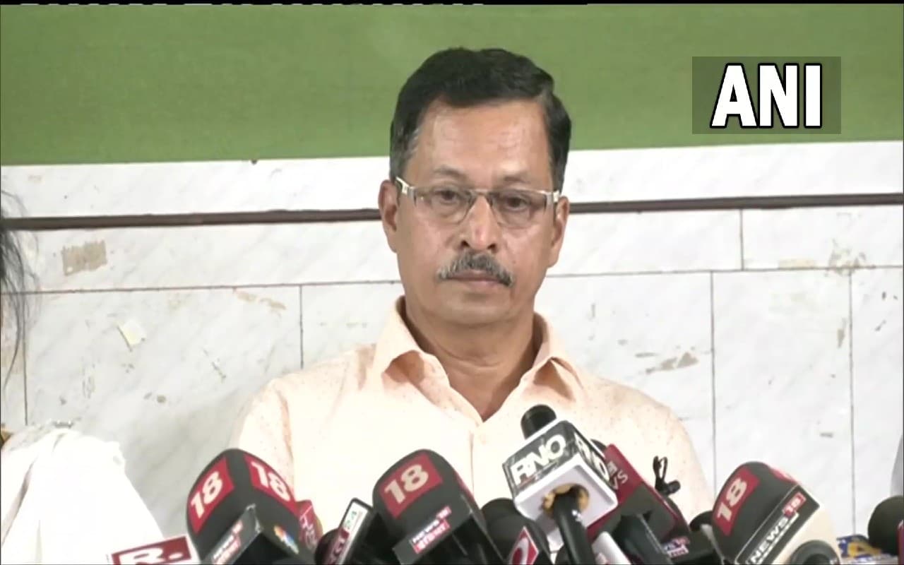 श्रद्धा के पिता विकास वाॅकर आये मीडिया के सामने, कहा-पुलिस ने मदद की होती, तो मेरी बेटी आज जिंदा होती