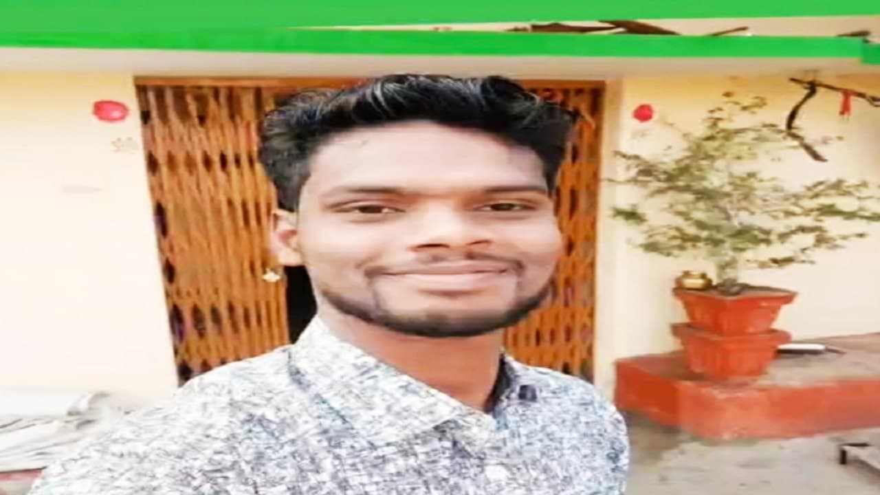 Jharkhand News: तिलक चढ़ाकर साथियों के साथ बाइक से लौट रहा था घर, पेड़ से टकरायी बाइक, एक युवक की मौत