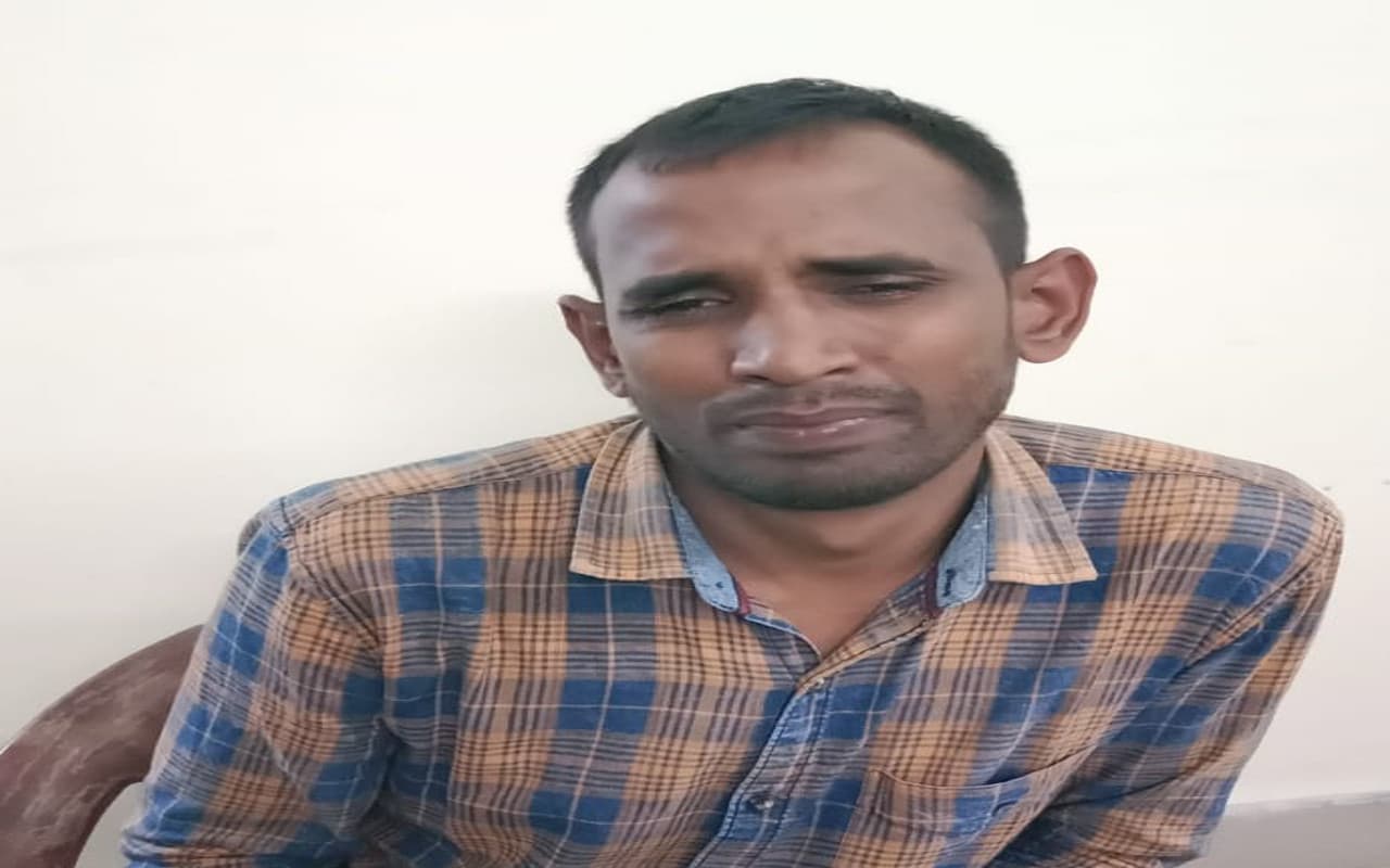 ACB ने 25 हजार रुपये घूस लेते चास मुफ्फसिल थाना के मुंशी को किया गिरफ्तार, सर्किल इंस्पेक्टर पर भी FIR ACB ने 25 हजार रुपये घूस लेते चास मुफ्फसिल थाना के मुंशी को किया गिरफ्तार, सर्किल इंस्पेक्टर पर भी FIR
