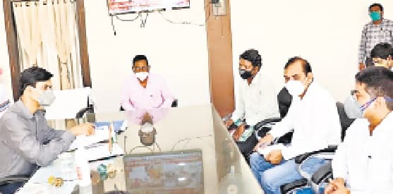 नये डीसी ने पहली बैठक में कृषि योजनाओं की समीक्षा की, कहा किसानों को दें योजनाओं का लाभ