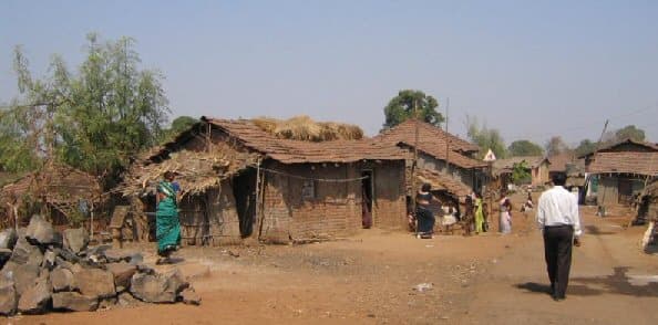 गांव में विद्यालय, आंगनबाड़ी केंद्र और स्वास्थ्य केंद्र भी नहीं