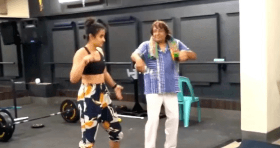 रंजीत ने बेटी के साथ 'महबूबा महबूबा' गाने पर यूं किया डांस, सोशल मीडिया पर वायरल हो रहा वीडियो