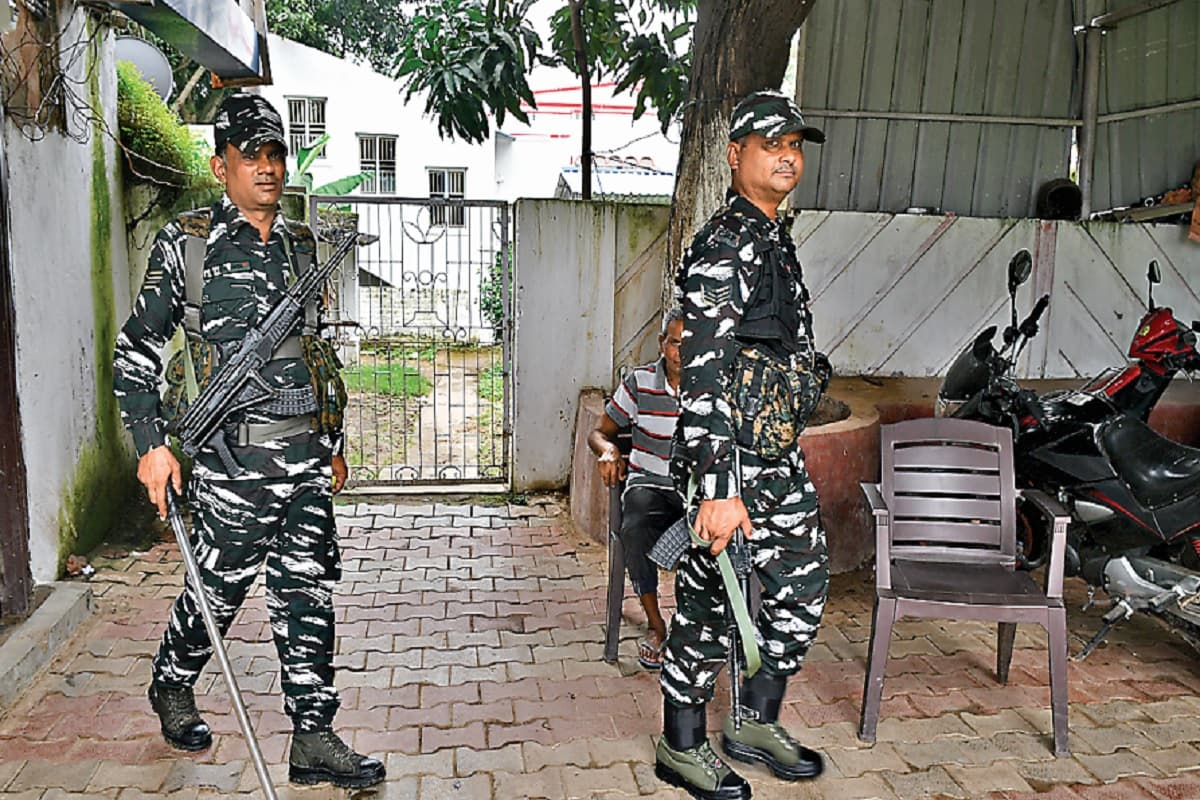 विनय सिंह की झारखंड के राजनेताओं और बड़े अफसरों के बीच है गहरी पैठ