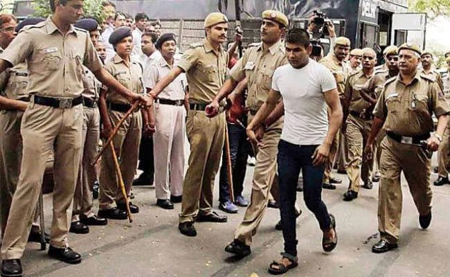 Nirbhya Case : दोषी विनय ने खेला इमोशनल दांव, कहा- ‘मुझे फांसी देने से रेप रूक जायें तो फांसी दे दो’ Nirbhya Case : दोषी विनय ने खेला इमोशनल दांव, कहा- ‘मुझे फांसी देने से रेप रूक जायें तो फांसी दे दो’