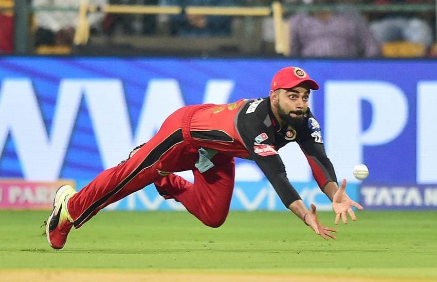 IPL 2021: सुपरमैन विराट कोहली, बिजली की रफ्तार से फील्डिंग देख बल्लेबाज भी हैरान, वीडियो वायरल IPL 2021: सुपरमैन विराट कोहली, बिजली की रफ्तार से फील्डिंग देख बल्लेबाज भी हैरान, वीडियो वायरल