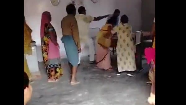 Viral Video: हाजीपुर में प्रेमी संग भागी प्रेमिका, फिर वीडियो जारी कर कहा- प्लीज डोंट डिस्टर्ब!