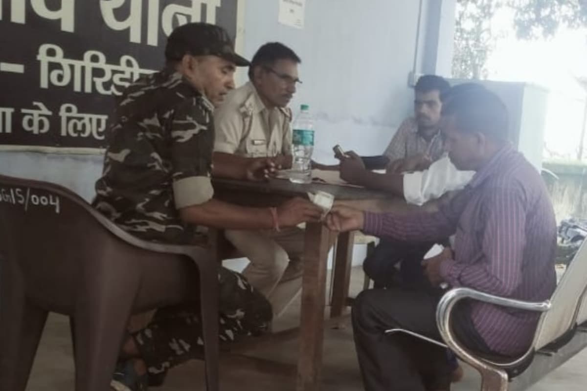 झारखंड: एएसआई विजयकांत यादव सस्पेंड, रुपये लेते वीडियो हुआ था वायरल, गिरिडीह एसपी दीपक शर्मा ने लिया एक्शन