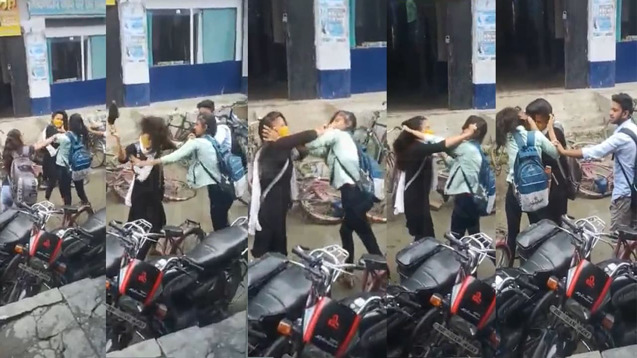 Bihar:सड़क पर भिड़ी कोचिंग की लड़कियां, एक-दूसरे को पटक कर मारा, बाल खींच चले लात-घूंसे,देखें Viral Video