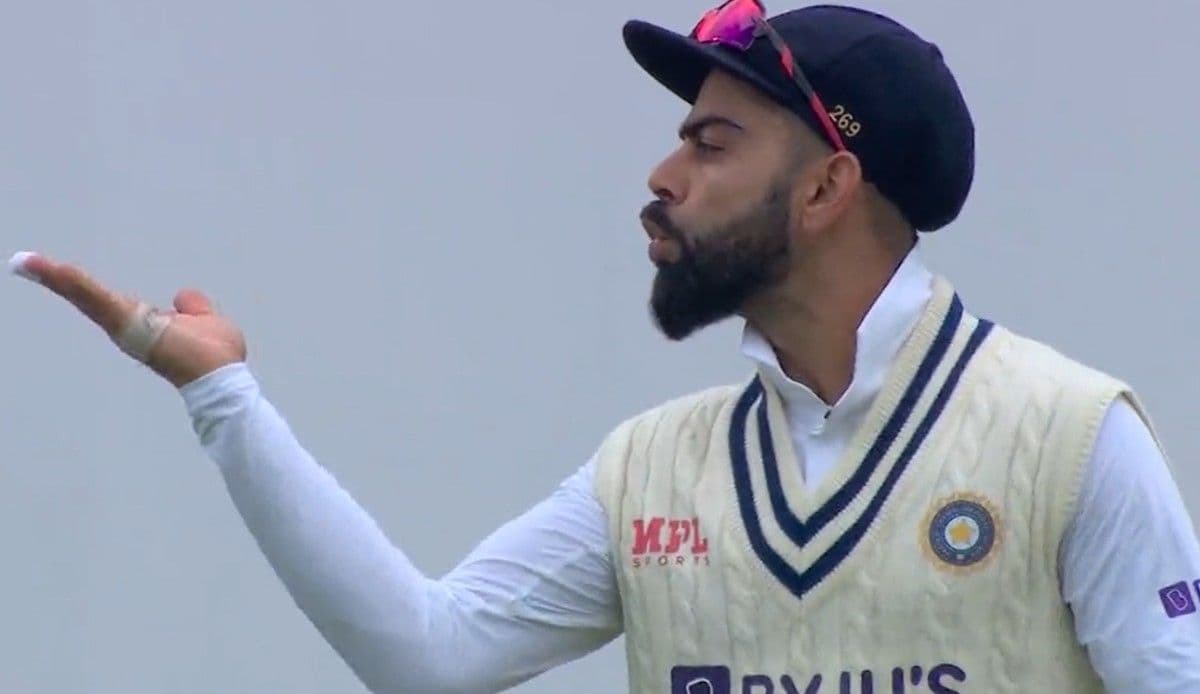 IND vs ENG Test: जॉनी बेयरस्टो का कैच पकड़ने के बाद विराट कोहली ने फैंस को दिया फ्लाइंग किस, VIDEO वायरल