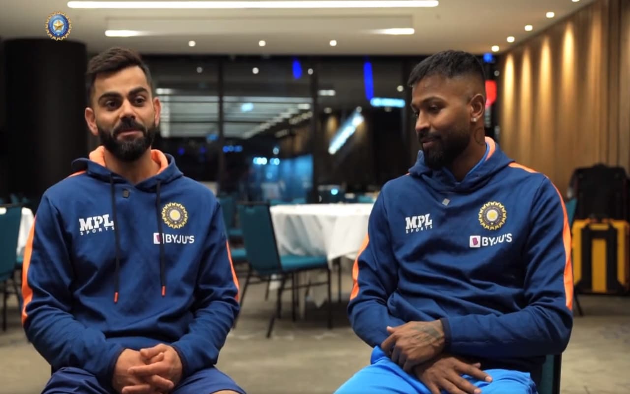 IND vs PAK: पाकिस्तान के खिलाफ जीत के बाद हार्दिक पांड्या ने लिया Virat Kohli का इंटरव्यू, देखें VIDEO IND vs PAK: पाकिस्तान के खिलाफ जीत के बाद हार्दिक पांड्या ने लिया Virat Kohli का इंटरव्यू, देखें VIDEO