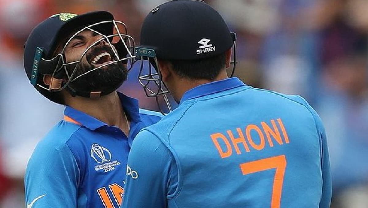 Virat Kohli : विराट कोहली ने धोनी के लिए लिखा खास संदेश, रवि शास्त्री को बताया इंजन Virat Kohli : विराट कोहली ने धोनी के लिए लिखा खास संदेश, रवि शास्त्री को बताया इंजन