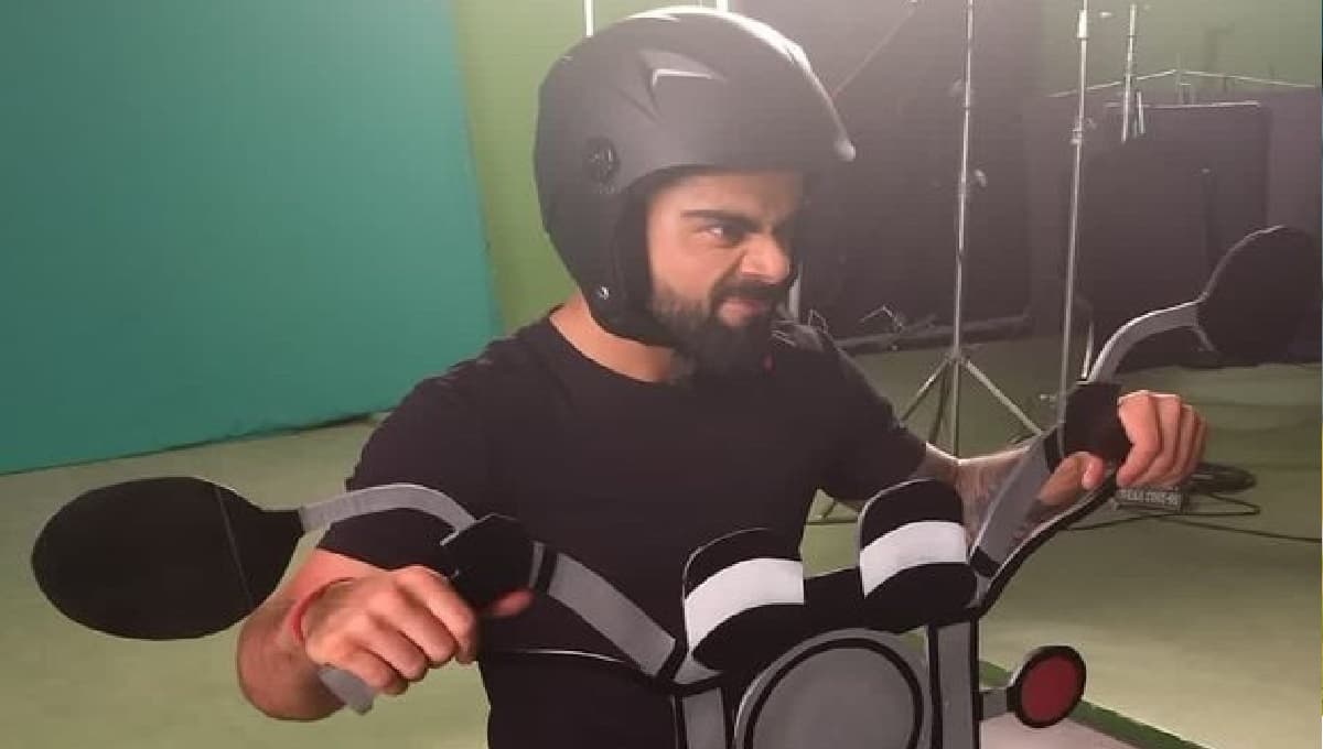 80 के दशक में पहुंचे विराट कोहली, फनी फोटो शेयर कर बचपन के दिनों को किया याद