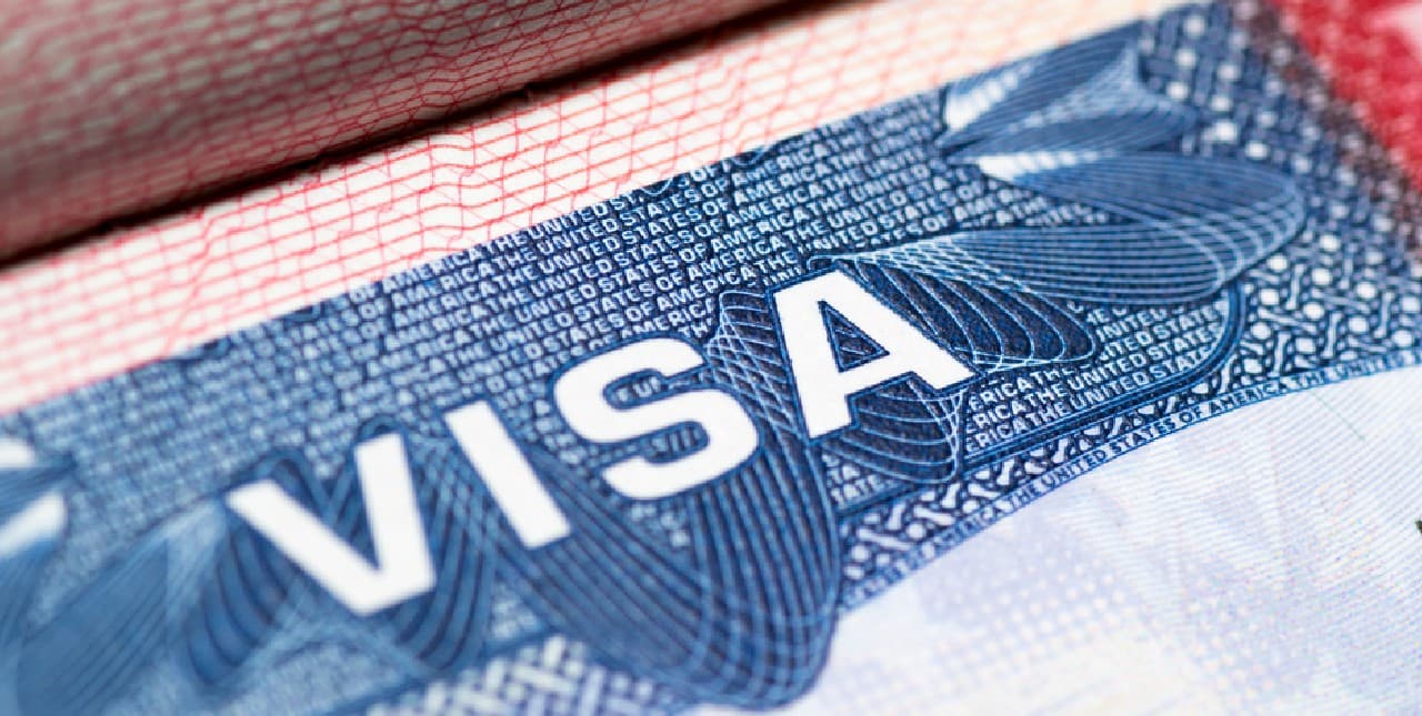 Visa Appointment: US Visa के लिए अभी कर रहे आवेदन? 2024 में ही मिलेगी अपॉइंटमेंट, सोच-समझ कर लें एयर टिकट