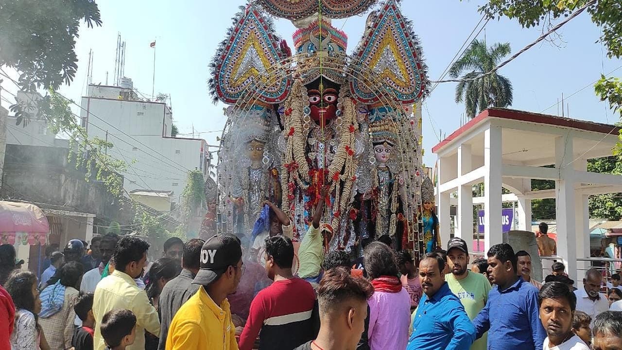 भागलपुर में 24 घंटे शहर भ्रमण के बाद ही प्रतिमा का होता है विसर्जन, सबसे आगे रहती हैं परबत्ती की काली