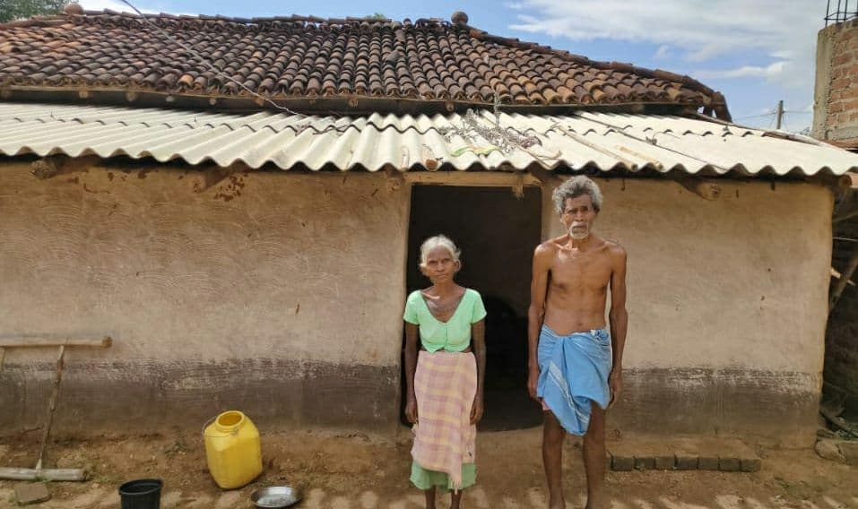 Gandhi Jayanti 2021 : गरीबी ऐसी कि पलायन को मजबूर गांधी के अनुयायी जतरा टानाभगत के वंशज