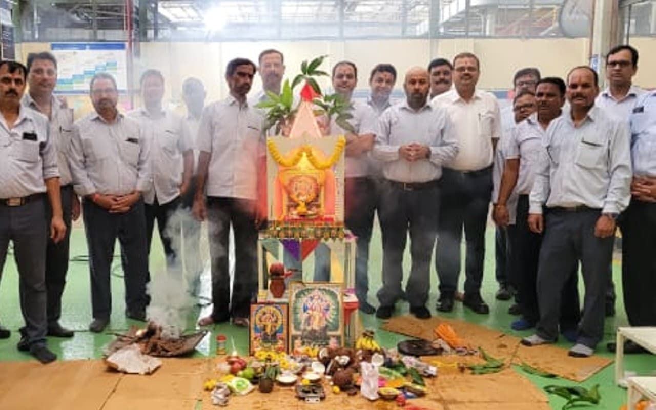 Happy Vishwakarma Puja: टाटा मोटर्स में एक दिन पहले होती है विश्वकर्मा की पूजा, सामूहिक पूजा कल
