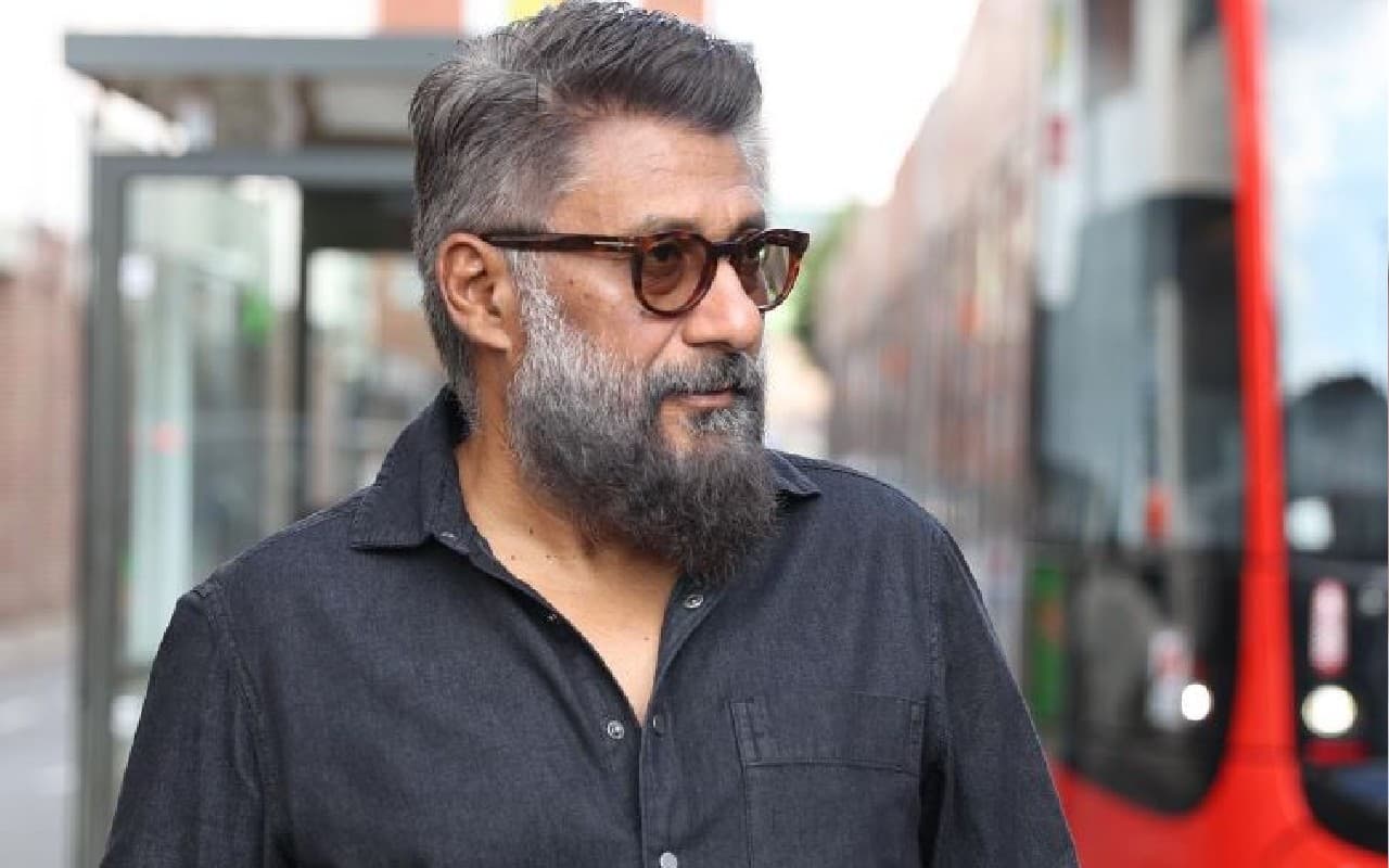 विवेक अग्निहोत्री ने "रंगीन स्टार" वाले ट्वीट को लेकर दी सफाई, बोले- रणवीर सिंह के लिए नहीं था...