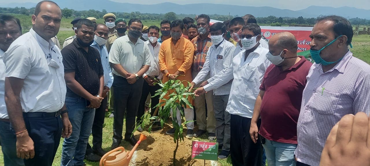 केंद्रीय मंत्री अर्जुन मुंडा ने वन महोत्सव का किया ऑनलाइन उदघाटन, बोले-जीवन के लिए जरूरी है पर्यावरण संतुलन