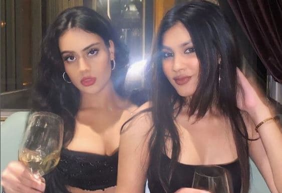 GOSSIP: Nysa Devgn ने अपनी बर्थडे पार्टी में फ्रेंड्स के साथ छलकाया जाम, ब्लैक ड्रेस में दिखीं स्टनिंग