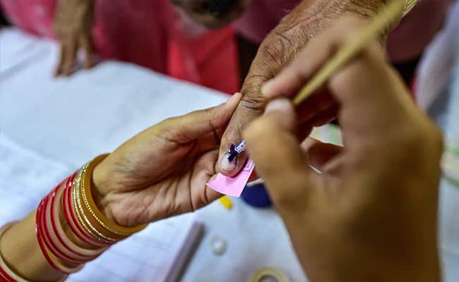 Bihar Election 2020 : रात में बूथ पर नहीं रुकेंगी महिलाकर्मी, दो घंटे पहले आने का निर्देश, जानें गाइड लाइन की पूरी बातें Bihar Election 2020 : रात में बूथ पर नहीं रुकेंगी महिलाकर्मी, दो घंटे पहले आने का निर्देश, जानें गाइड लाइन की पूरी बातें