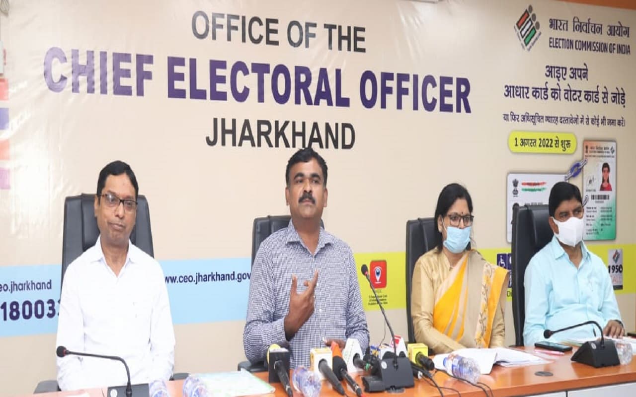 नये वोटर्स के लिए रजिस्ट्रेशन हुआ आसान, Voter ID को ऐसे करें Aadhaar से लिंक : मुख्य निर्वाचन पदाधिकारी नये वोटर्स के लिए रजिस्ट्रेशन हुआ आसान, Voter ID को ऐसे करें Aadhaar से लिंक : मुख्य निर्वाचन पदाधिकारी