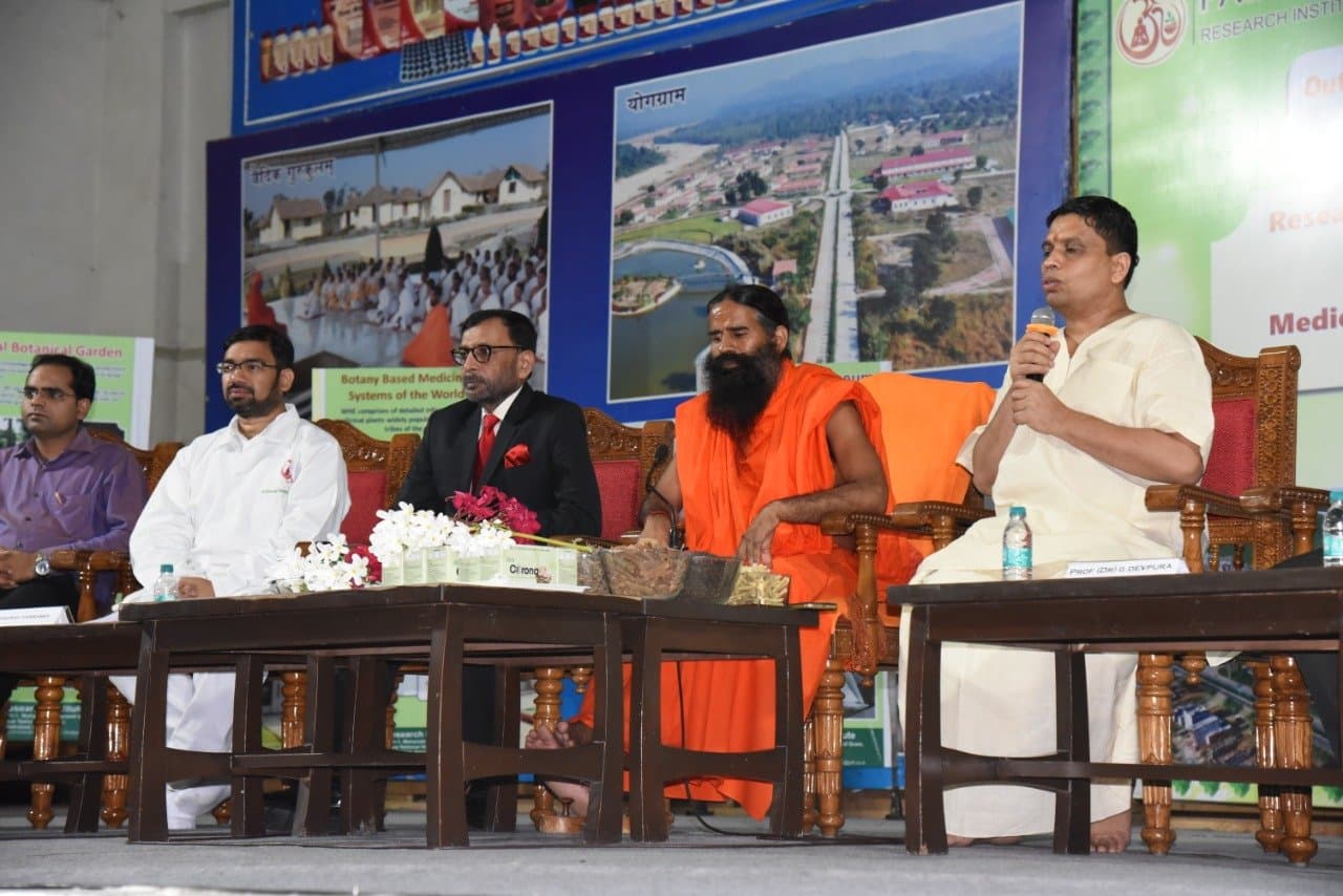 कोरोना दवा बनाने का दावा कर मुश्किल में घिरे रामदेव, बिहार के बाद अब जयपुर में मुकदमा दर्ज