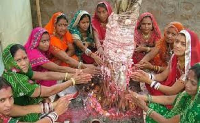 Vat Savitri Vrat Puja  2021: कब है वट सावित्री व्रत पूजा, जानें इस दिन महिलाओं को क्यों करनी चाहिए 16 श्रृंगार और इसका धार्मिक महत्व...