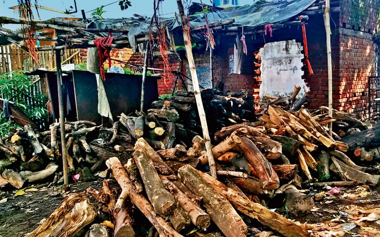 धनबाद के सरकारी स्कूलों की जमीन पर अतिक्रमण, शिक्षा विभाग मौन