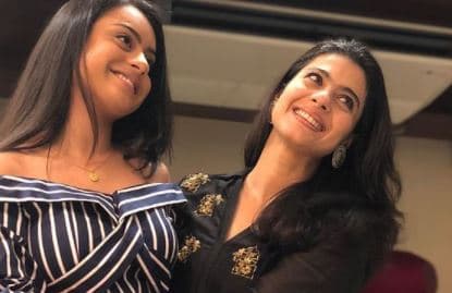 Bhuj: The Pride Of India के प्रीमियर पर दिखी काजोल, कैमरे को देख न्यासा ने दिए जबरदस्त पोज, VIDEO