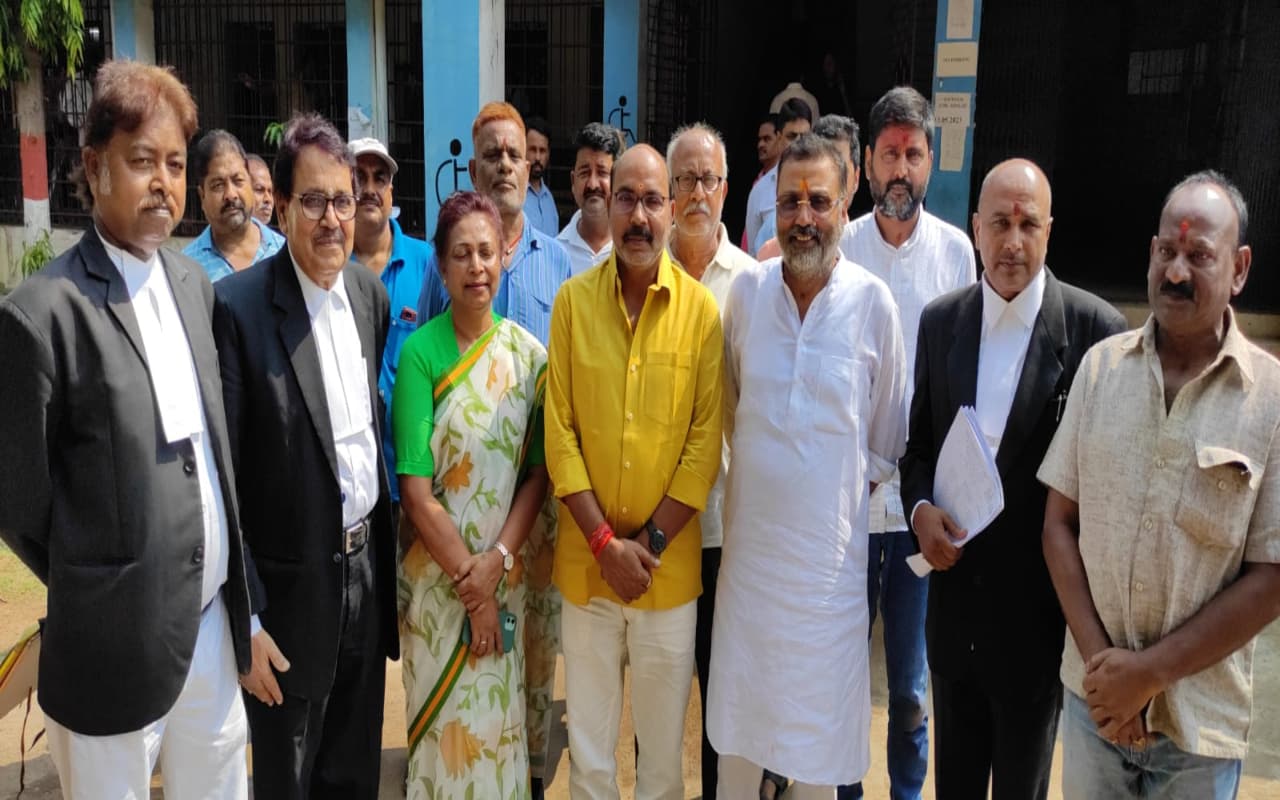 गोड्डा सांसद डॉ निशिकांत दुबे दो मामलों में हुए दुमका कोर्ट में पेश, एक मामले में मिली जमानत