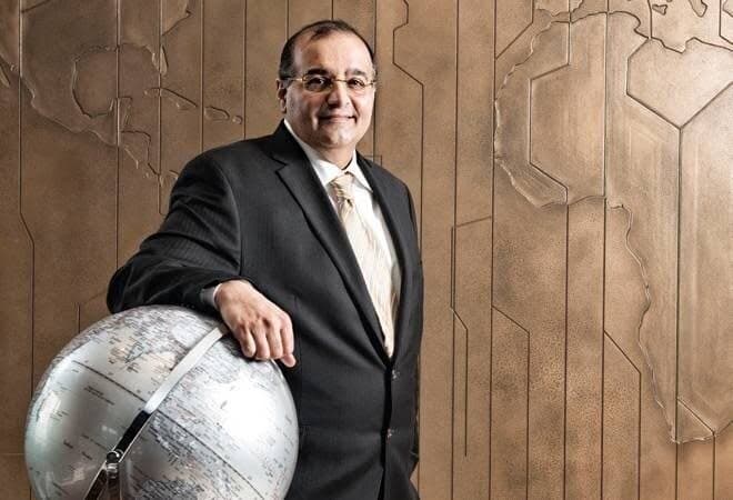 लॉकडाउन में भी 23 लोगों के काफिले में घूम रहा था वाधवा परिवार, महाराष्ट्र सरकार ने दर्ज किया FIR