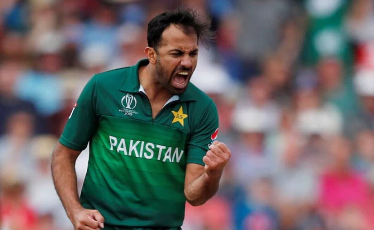 एमएस धोनी, सहवाग, कोहली को वर्ल्ड कप में आउट करने वाला पाकिस्तानी पेसर सड़क पर बेच रहा चने, Video वायरल