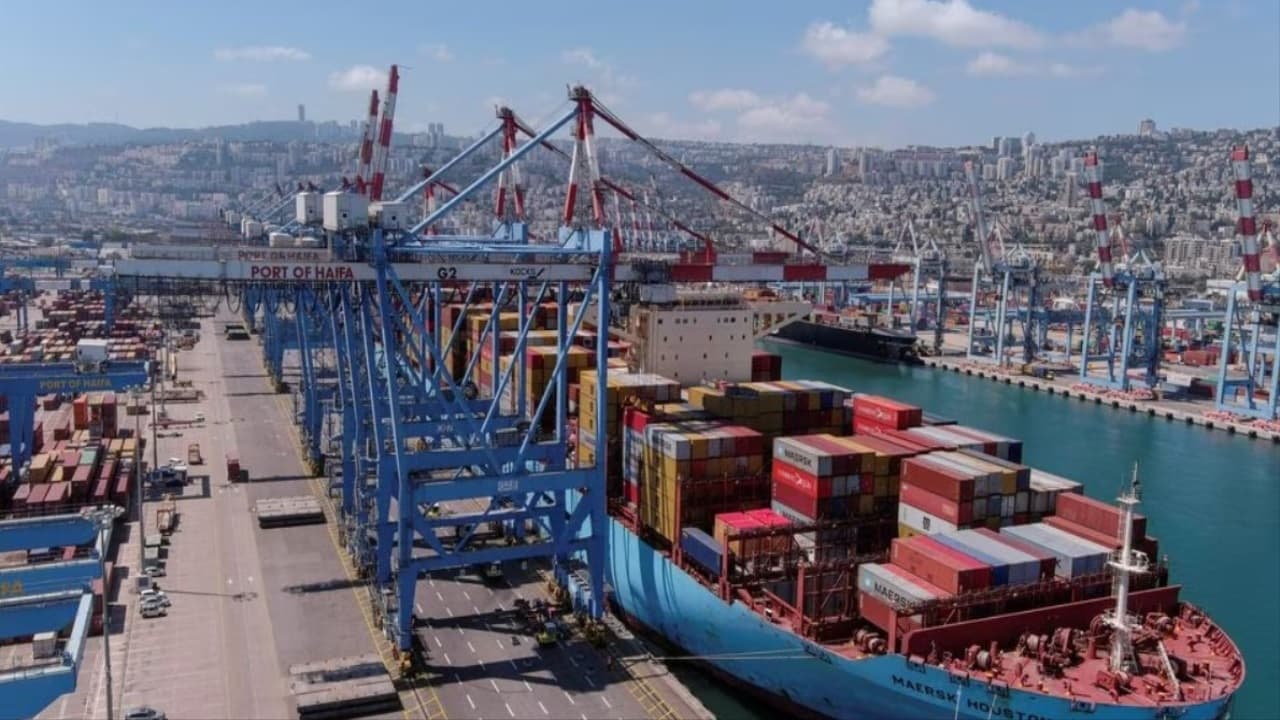 Israel War: अदानी पोर्ट्स की मुश्किलें बढ़ी, धड़ाम से गिरा स्टॉक,जानें कंपनी ने फंसे कर्मियों को लेकर क्या कहा