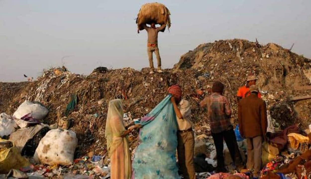 गणतंत्र दिवस समारोह में सफाईकर्मियों व फ्रंटलाइन वर्कर्स बने मुख्य अतिथि, जानें वेस्ट वर्कर्स की स्थिति