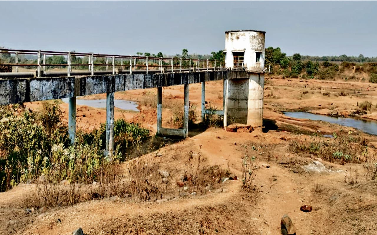 पाकुड़ में गर्मी से पहले ही पेयजल संकट ने दी दस्तक, जानें क्या है विभिन्न प्रखंडों का हाल, पढ़ें पूरी रिपोर्ट