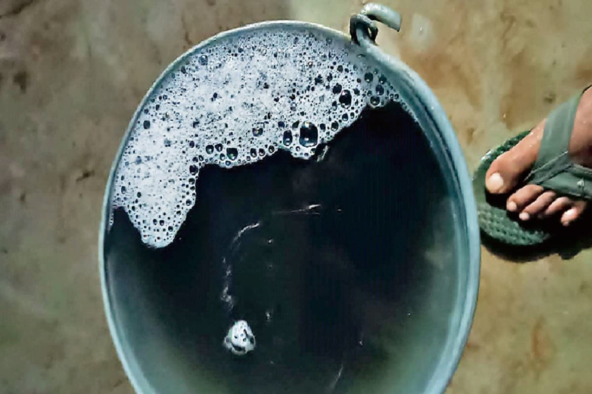 गुमला में लोगों की सेहत से हो रहा खिलवाड़, शहर में बनी पानी टंकी की नहीं हो रही सफाई