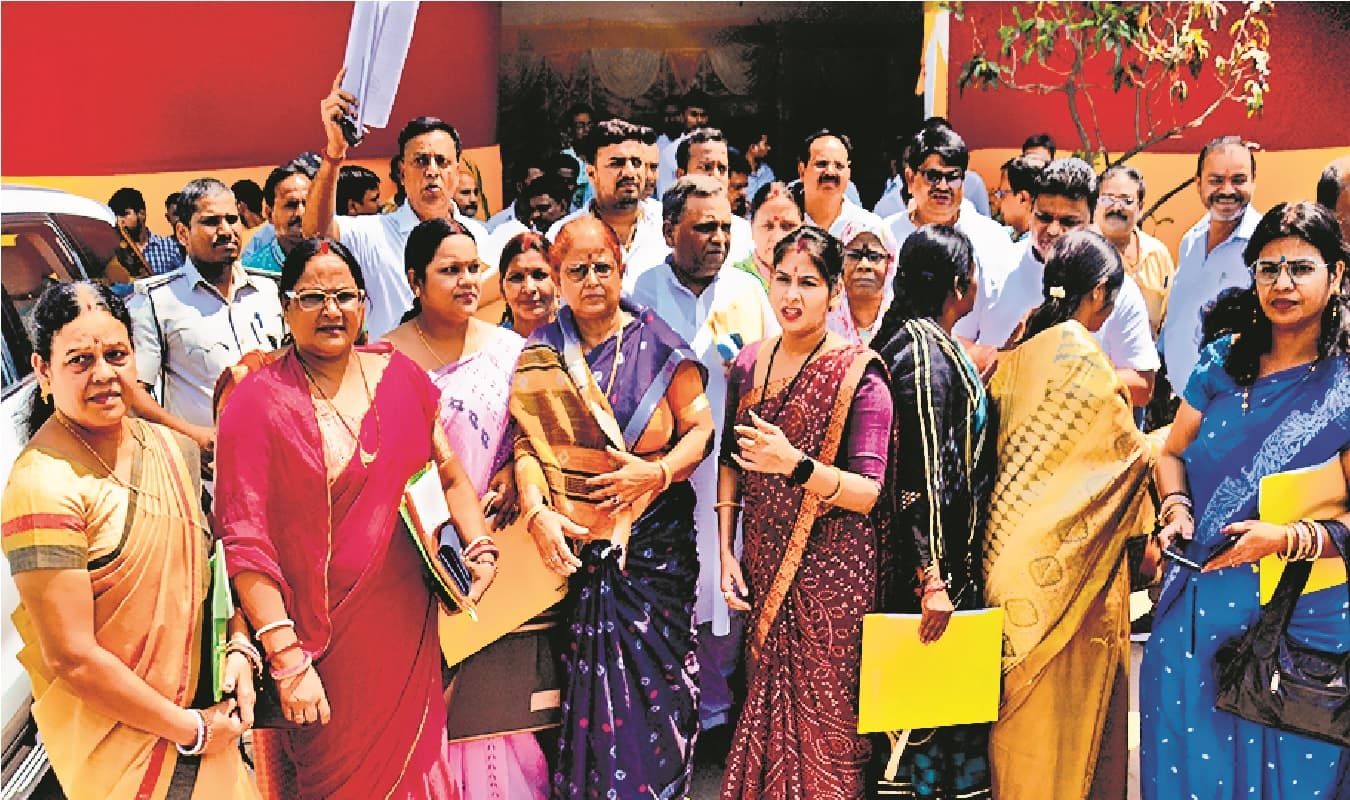 पटना नगर निगम के आरोपी कर्मचारी के निलंबन को लेकर बवाल, मेयर और नगर आयुक्त आमने-सामने, जानें पूरा मामला