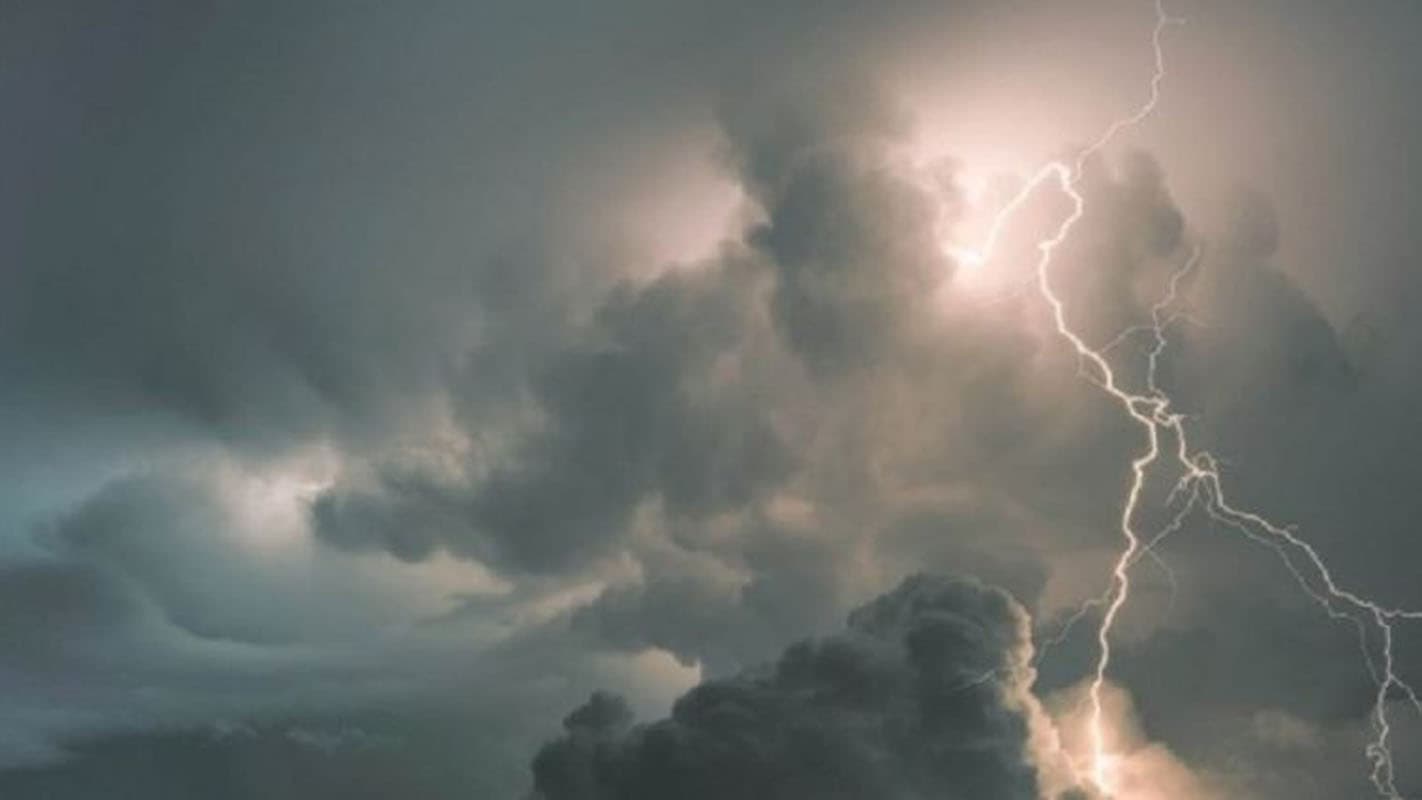 Cyclone Nisarga, Weather Updates 4 June 2020 : चक्रवाती तूफान 'निसर्ग' से बदला मौसम का मिजाज, 5 जून तक बरसते रहेंगे बदरा, इन इलाकों में हो सकती है भारी बारिश