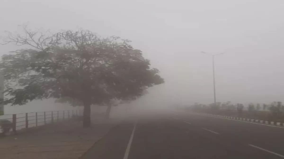 Weather Update: पहाड़ों पर बर्फबारी का यूपी के मौसम पर दिखेगा असर, ठंडा और कोहरा बढ़ाएगा मुश्किलें Weather Update: पहाड़ों पर बर्फबारी का यूपी के मौसम पर दिखेगा असर, ठंडा और कोहरा बढ़ाएगा मुश्किलें
