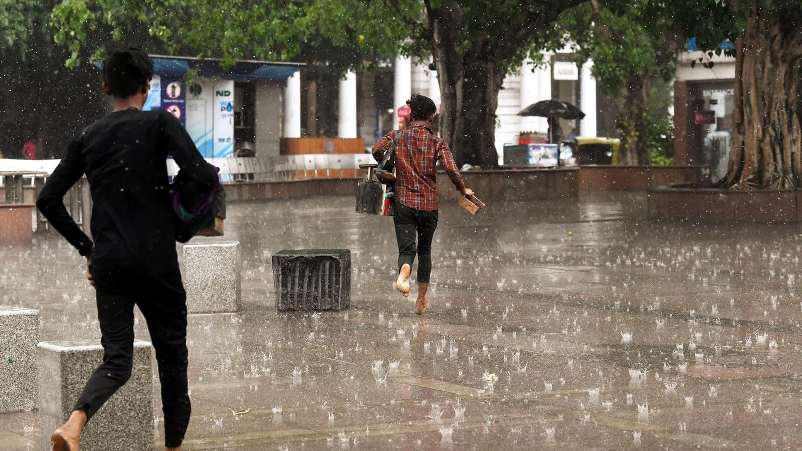 Lucknow Weather Video: आज लखनऊ में  आसमान साफ, चलेगी तेज हवा, जानें UP, बिहार समेत अन्य राज्यों के मौसम का हाल