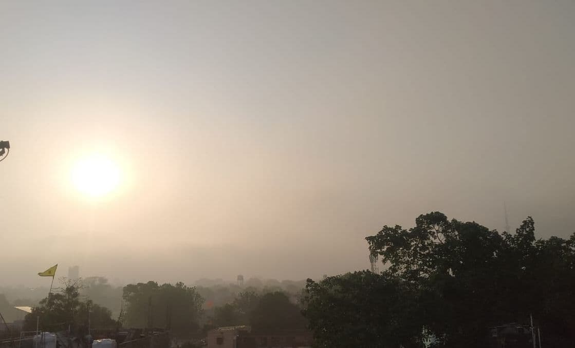 Weather Forecast Updates : झारखंड-बिहार सहित इन राज्यों में होगी बारिश, दिल्ली में सताएगी गर्मी, जानें अपने इलाके के मौसम का हाल
