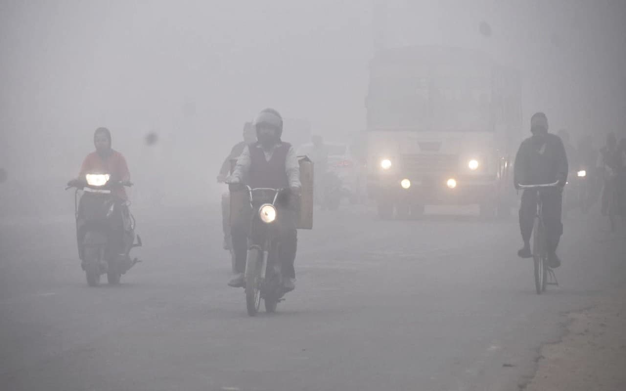 Weather Forecast: कश्मीर में शीतलहर तेज होने से कड़ाके की ठंड, जानिए अन्य राज्यों के मौसम का हाल