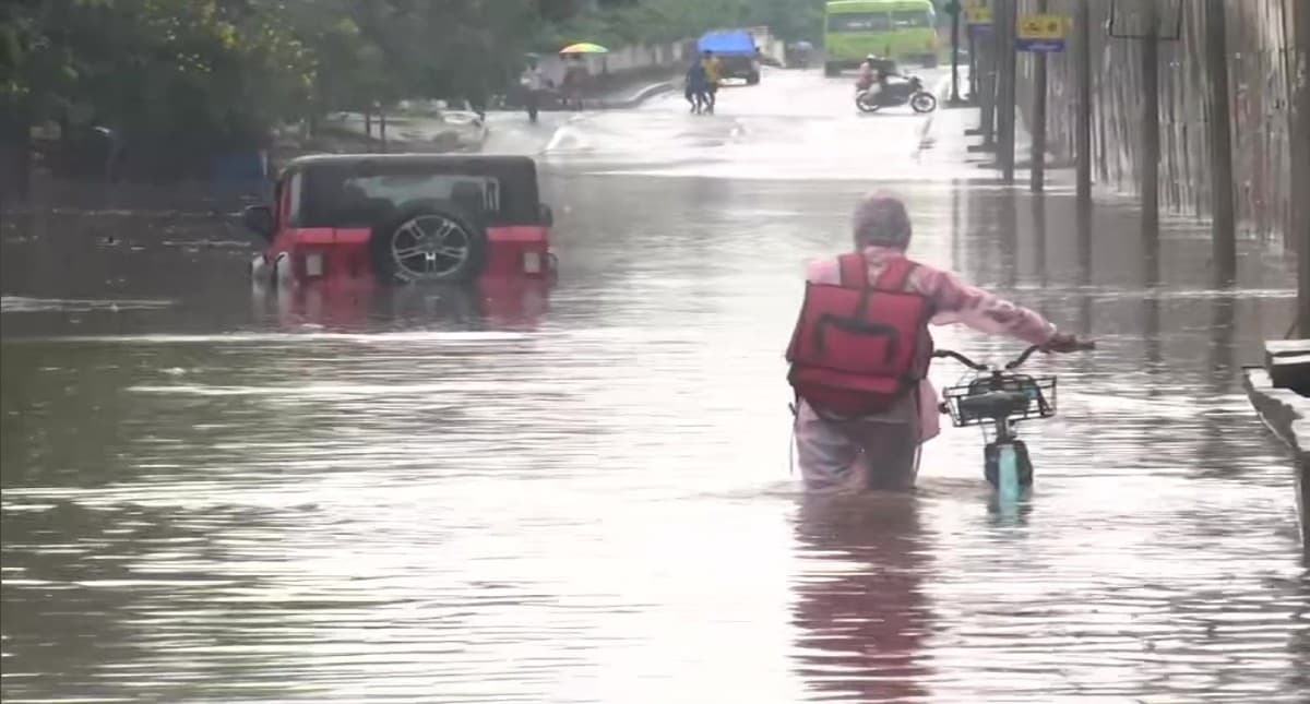 Weather Update: गाजियाबाद में बारिश से गिरा पारा, IMD ने UP के कई जिलों में जारी किया वर्षा का पूर्वानुमान