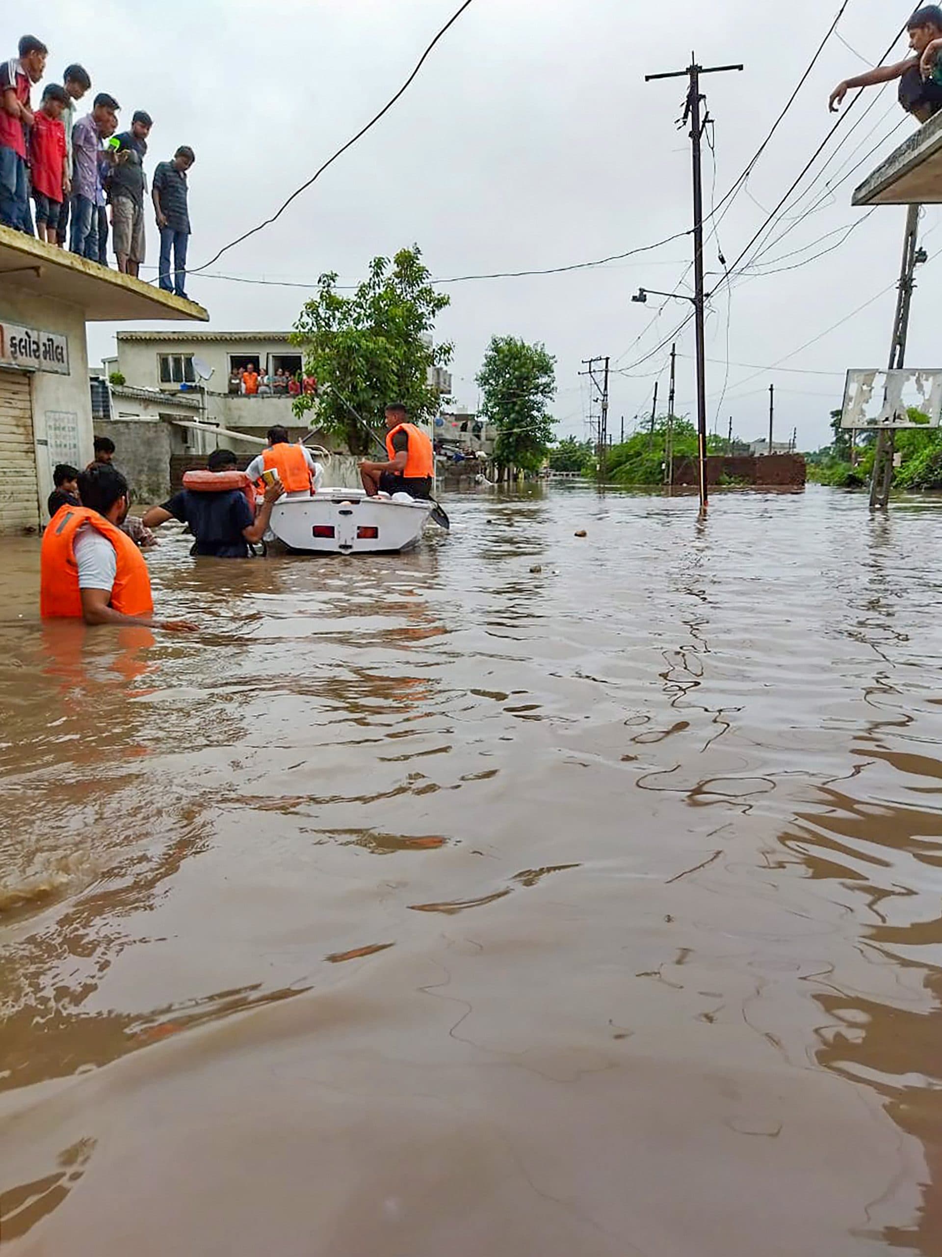 Weather Forecast : अगले 24 घंटे में छत्तीसगढ़, मध्यप्रदेश और गुजरात में होगी भारी बारिश, रेड अलर्ट जारी