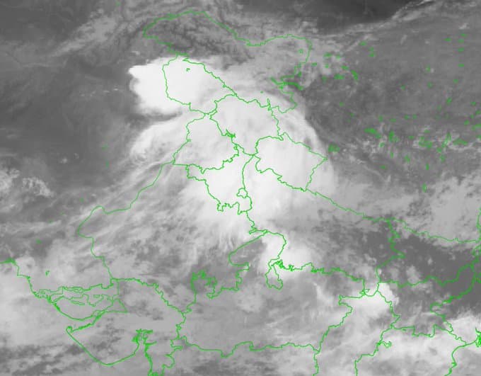 IMD की चेतावनी अगले 48 घंटों में बिहार, झारखंड और पश्चिम बंगाल में होगी भारी बारिश, दिखेगा मानसून का असर